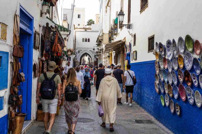 المدينة القديمة بطنجة تواصل استقطاب السياح المغاربة والأجانب Tanja.tv