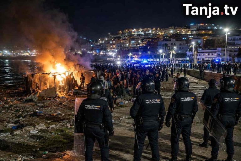 ليلة غضب في سبتة محتجون يقتحمون تجمعات للمهاجرين ويشعلون النار والشرطة تتدخل Tanja.tv